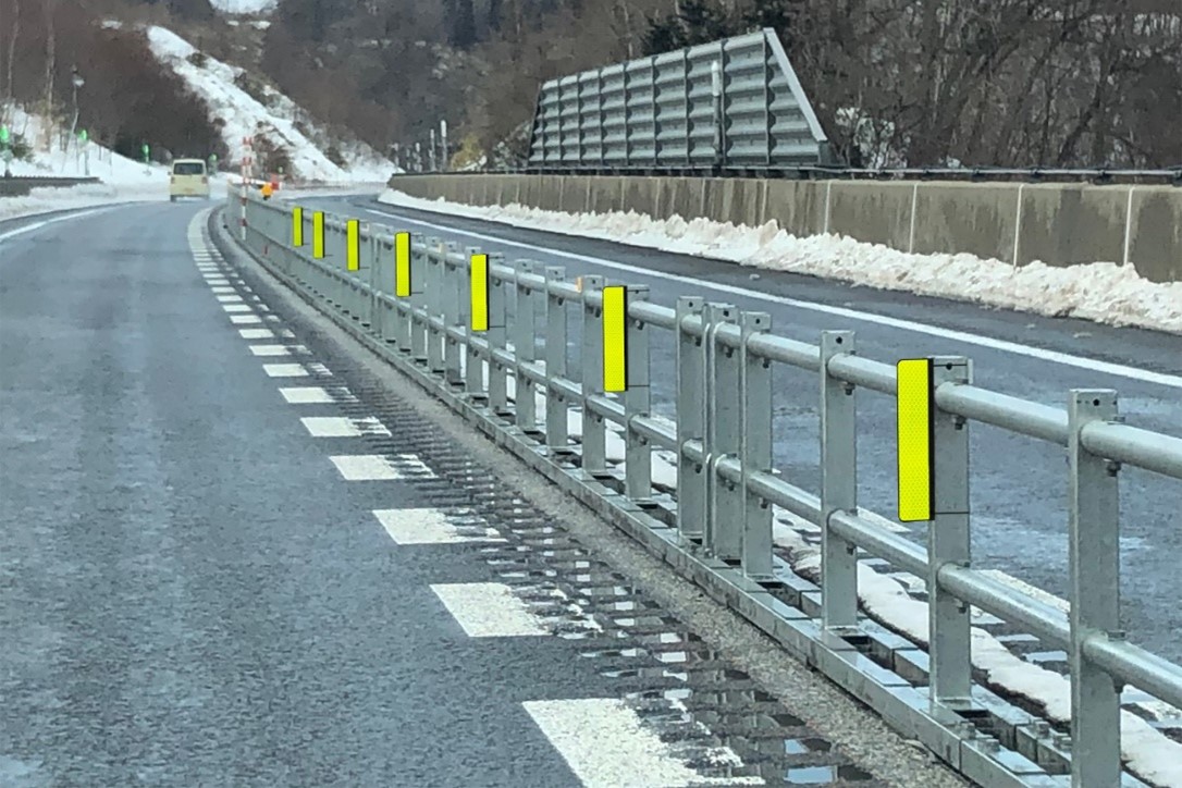 センターパイプ式防護柵用支柱側面反射材「サイドウィングCP」の発売開始のお知らせ